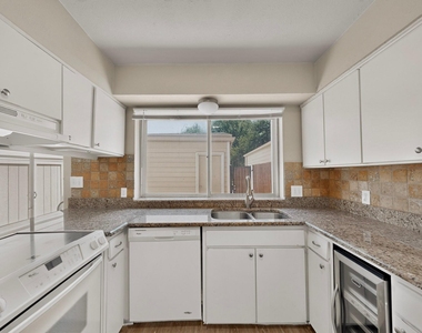 1949 Shorewood Drive - Photo Thumbnail 11