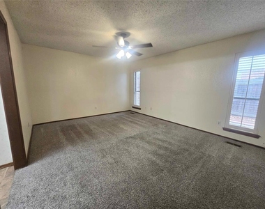 1212 Kingston Court - Photo Thumbnail 10