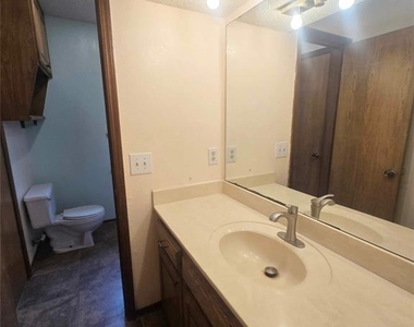 1212 Kingston Court - Photo Thumbnail 17