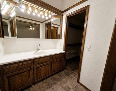1212 Kingston Court - Photo Thumbnail 12
