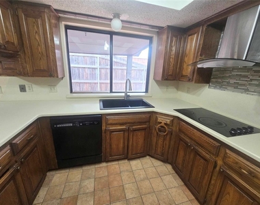 1212 Kingston Court - Photo Thumbnail 7