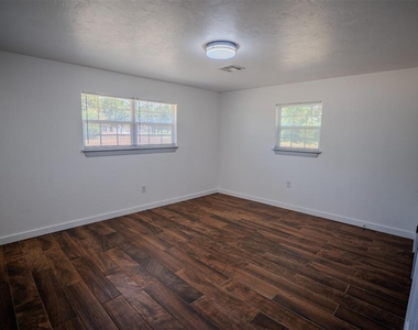 5617 S Indian Meridian Road - Photo Thumbnail 11