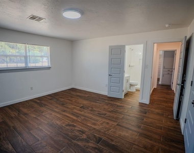 5617 S Indian Meridian Road - Photo Thumbnail 9