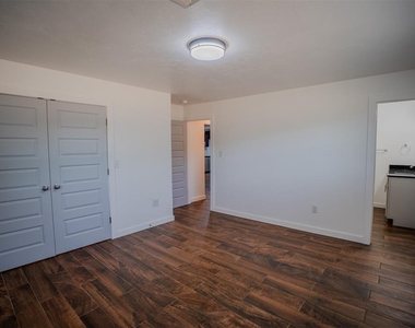 5617 S Indian Meridian Road - Photo Thumbnail 12