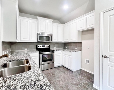 123 Timberline Drive - Photo Thumbnail 6