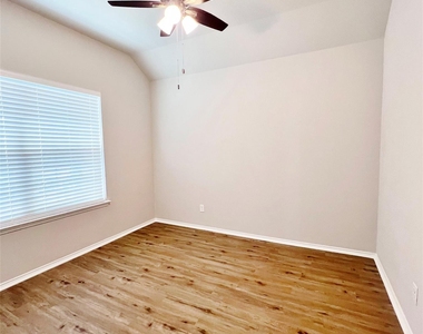 123 Timberline Drive - Photo Thumbnail 13