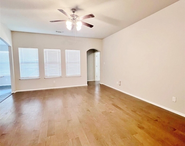 123 Timberline Drive - Photo Thumbnail 4
