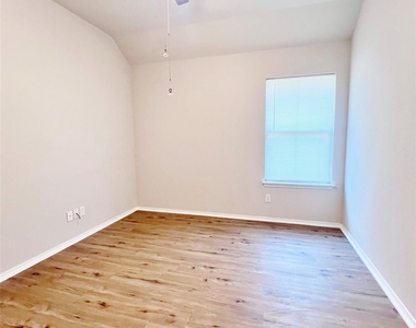 123 Timberline Drive - Photo Thumbnail 18