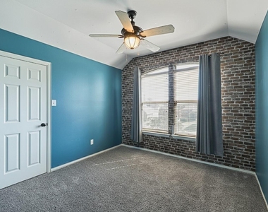 5004 Rain Forest Drive - Photo Thumbnail 6