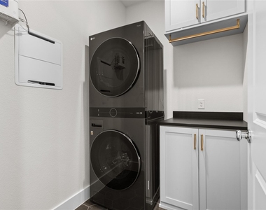 2609 Holland Court - Photo Thumbnail 25