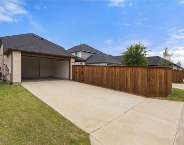 2609 Holland Court - Photo Thumbnail 27