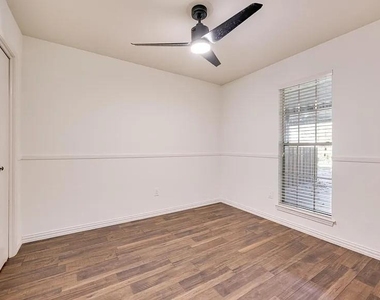 4919 Woodland Park Boulevard - Photo Thumbnail 9
