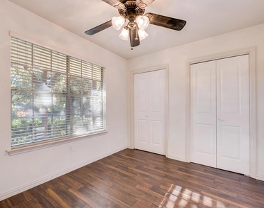 4919 Woodland Park Boulevard - Photo Thumbnail 11