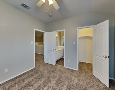 7016 Frost Lane - Photo Thumbnail 15