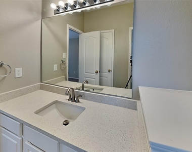 7016 Frost Lane - Photo Thumbnail 18