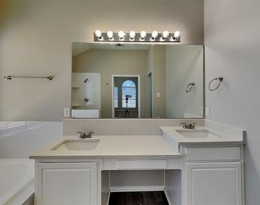 7016 Frost Lane - Photo Thumbnail 11