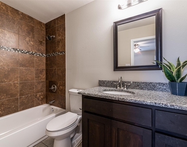 7323 S Colonial Drive - Photo Thumbnail 7