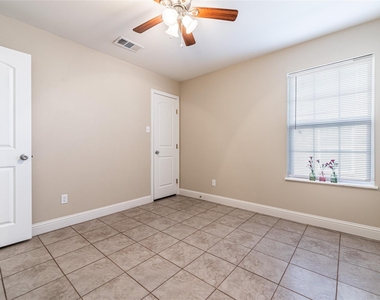 7323 S Colonial Drive - Photo Thumbnail 4