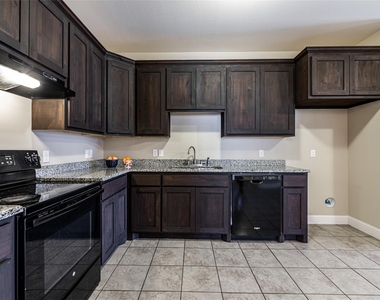 7323 S Colonial Drive - Photo Thumbnail 3