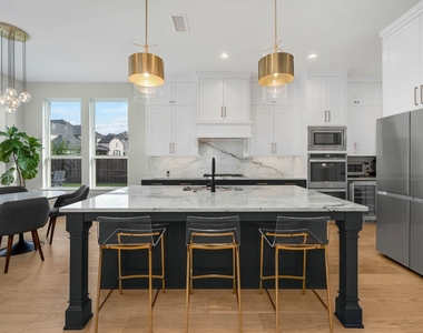 6190 Manderlay Drive - Photo Thumbnail 4