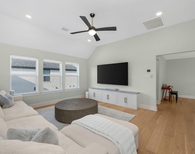 6190 Manderlay Drive - Photo Thumbnail 8