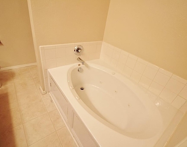 8420 Ridge Creek Drive - Photo Thumbnail 9
