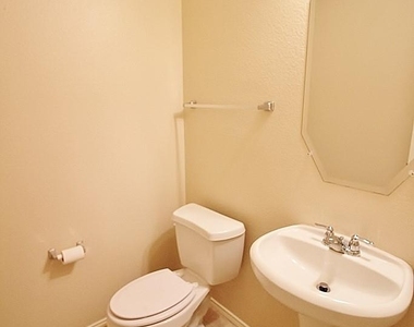 8420 Ridge Creek Drive - Photo Thumbnail 6