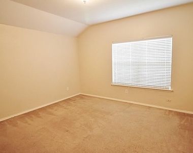 8420 Ridge Creek Drive - Photo Thumbnail 15