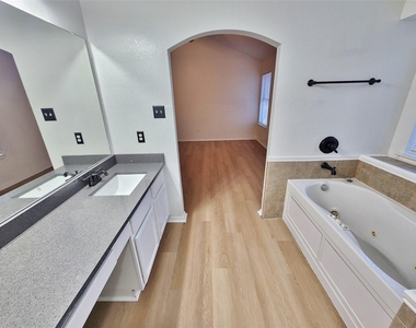 741 Cardinal Drive - Photo Thumbnail 10
