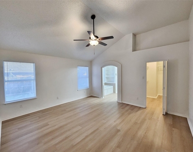 741 Cardinal Drive - Photo Thumbnail 9