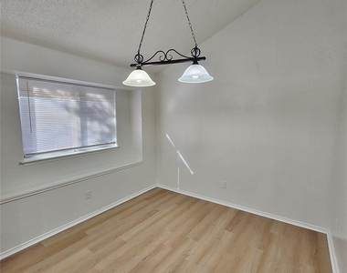741 Cardinal Drive - Photo Thumbnail 8