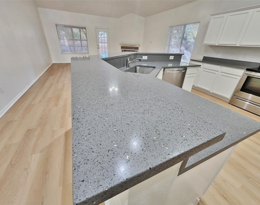 741 Cardinal Drive - Photo Thumbnail 4
