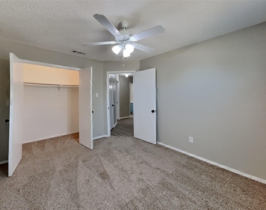 1822 Cancun Drive - Photo Thumbnail 11