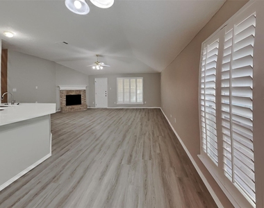 1822 Cancun Drive - Photo Thumbnail 5