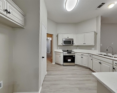 1822 Cancun Drive - Photo Thumbnail 4
