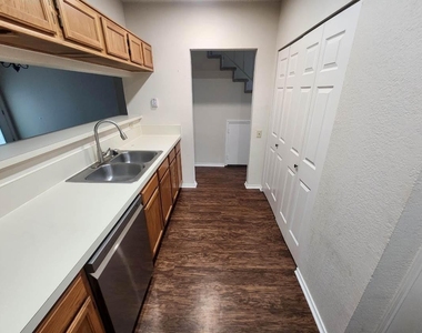 1503 Maybrook Court - Photo Thumbnail 14