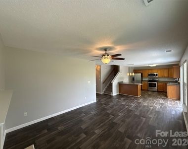 1032 Meadowbrook Lane Sw - Photo Thumbnail 2