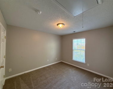 1032 Meadowbrook Lane Sw - Photo Thumbnail 10