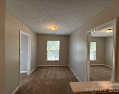 1032 Meadowbrook Lane Sw - Photo Thumbnail 15
