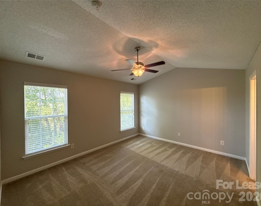 1032 Meadowbrook Lane Sw - Photo Thumbnail 7