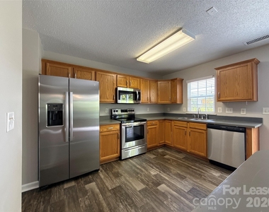 1032 Meadowbrook Lane Sw - Photo Thumbnail 4