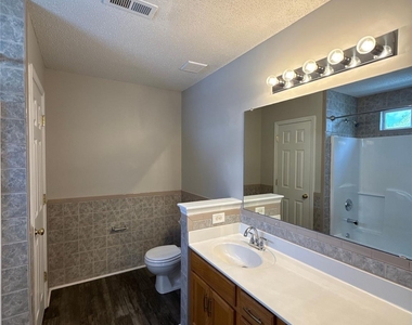 1032 Meadowbrook Lane Sw - Photo Thumbnail 8