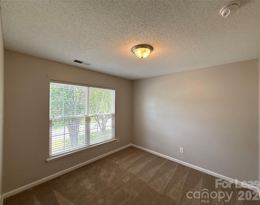 1032 Meadowbrook Lane Sw - Photo Thumbnail 13