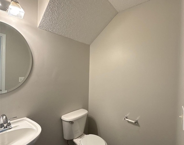 1032 Meadowbrook Lane Sw - Photo Thumbnail 6