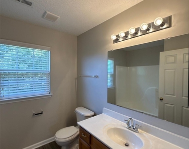 1032 Meadowbrook Lane Sw - Photo Thumbnail 11