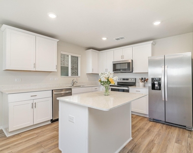 504 S Hopson Street - Photo Thumbnail 2