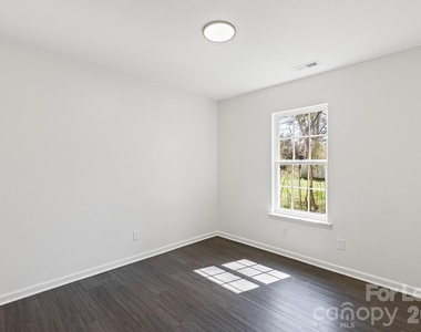 913 Tennyson Drive - Photo Thumbnail 14