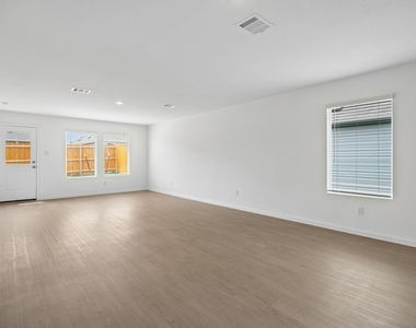 3109 Lynmar Lane - Photo Thumbnail 5