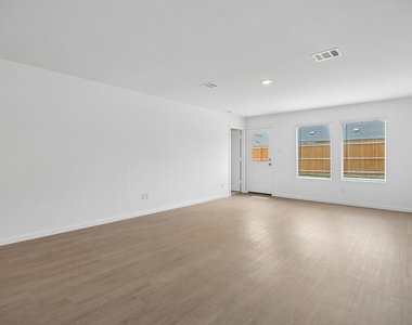 3109 Lynmar Lane - Photo Thumbnail 6