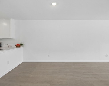 3109 Lynmar Lane - Photo Thumbnail 4